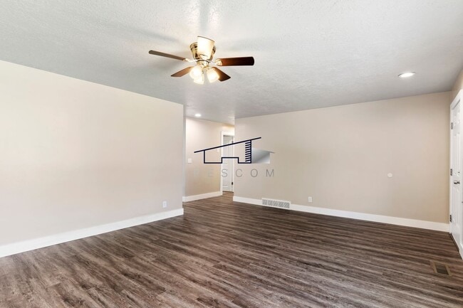 Photo - 1334 Henderson Dr