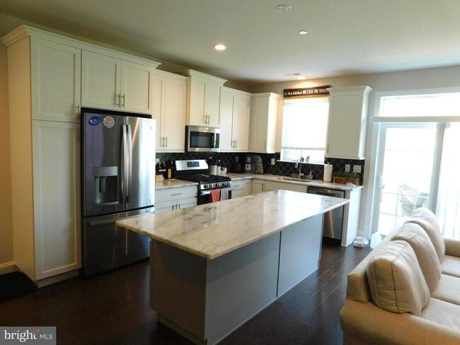 Photo - 16740 River View Cir