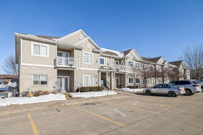 Building Photo - 1320 SE Florence Dr Unit 16