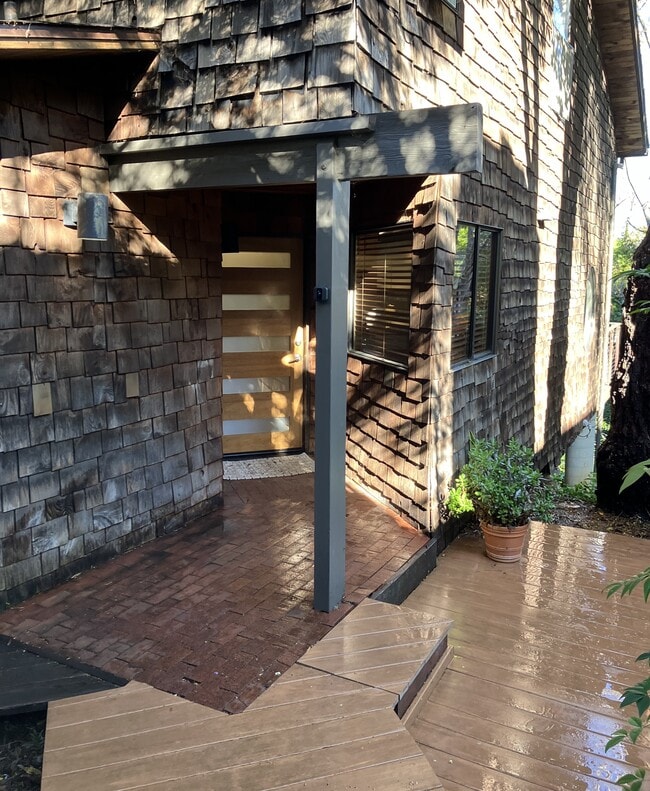 Photo - 1032 Leff St