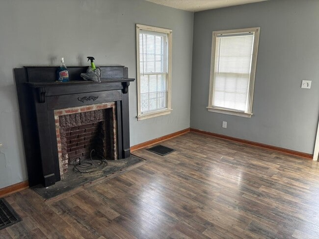 Photo - 490 Helen St