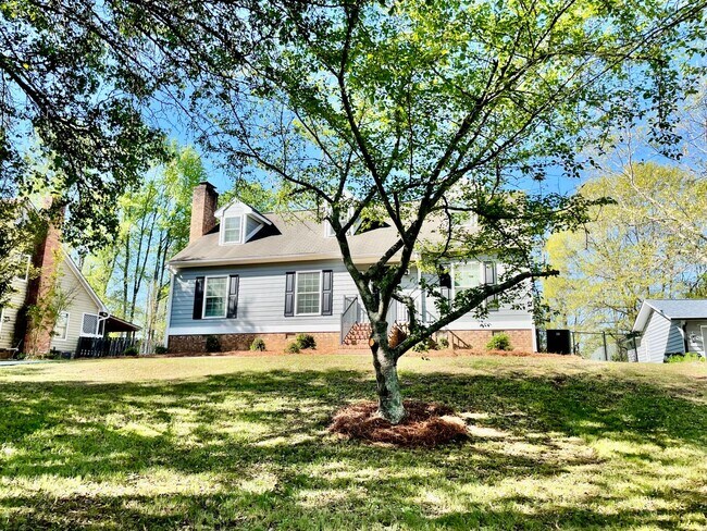 Photo - Welcome to view, a charming 4-bedroom, 2-bathroom home located in the heart of Charlotte, NC.