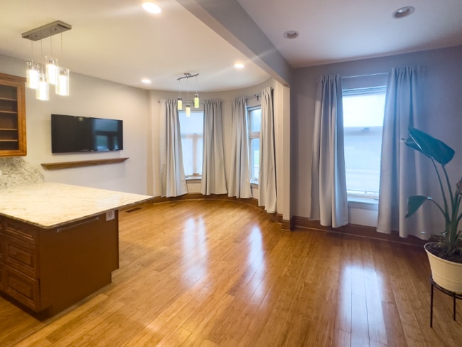 Photo - 3714 S Indiana Ave Unit 2