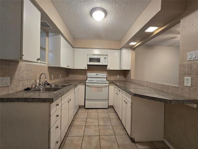 2223 Viewtop Ln