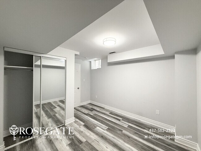 Photo - All-Inclusive 2-Bedroom Unit with Parking in Brampton (Utilities Included) Unité 2