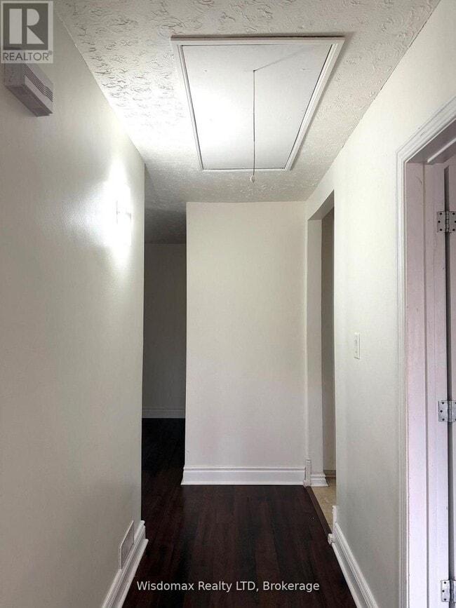 Photo - 6481 Erwin Crescent