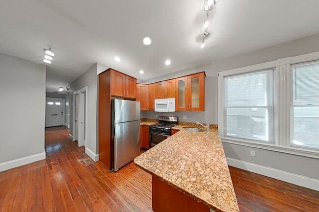 Photo - 737 Parker St