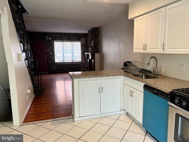 Photo - 2408 S Sartain St