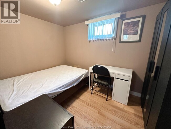 Photo - 849 Dougall Ave