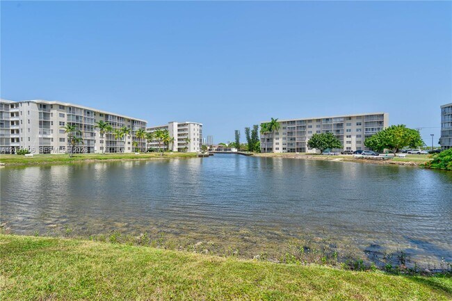 Photo - 2851 Leonard Dr Unidad J402