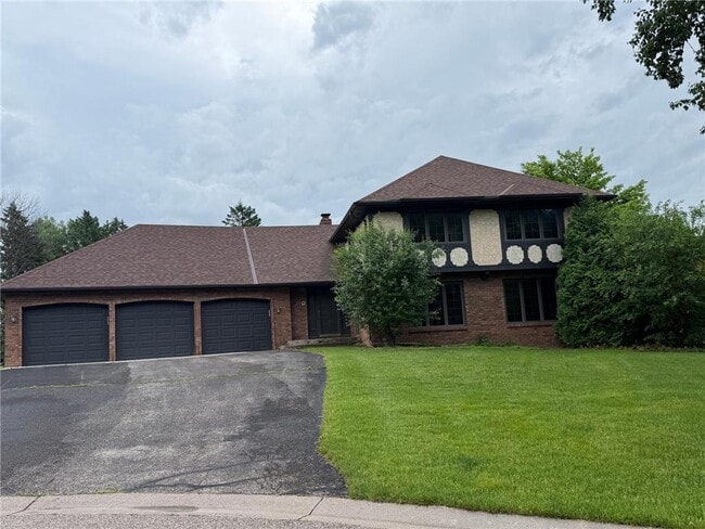 Building Photo - 3410 Sycamore Ln N