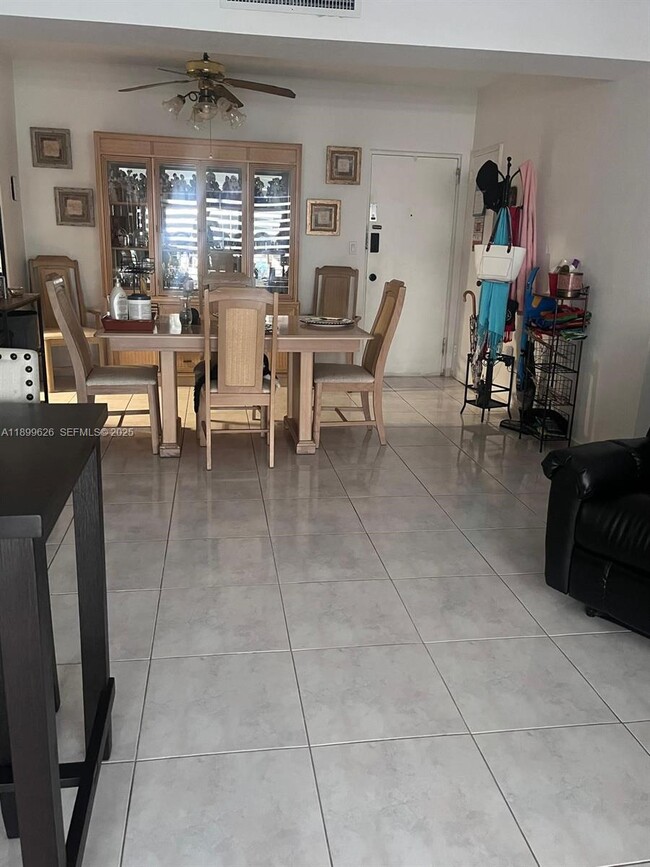 Photo - 1880 S Treasure Dr Unidad 2C