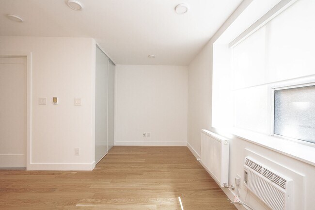 Photo - 263 Russell Hill Rd Unit 107