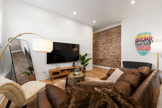 Photo - 1941 W Augusta Blvd Unit ID1354355P