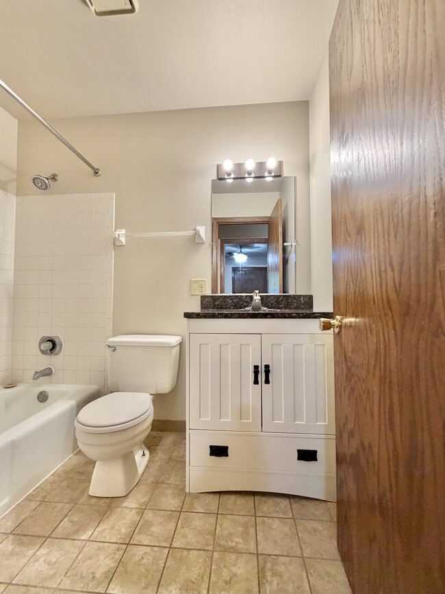 2010 W Broadway Unit 214