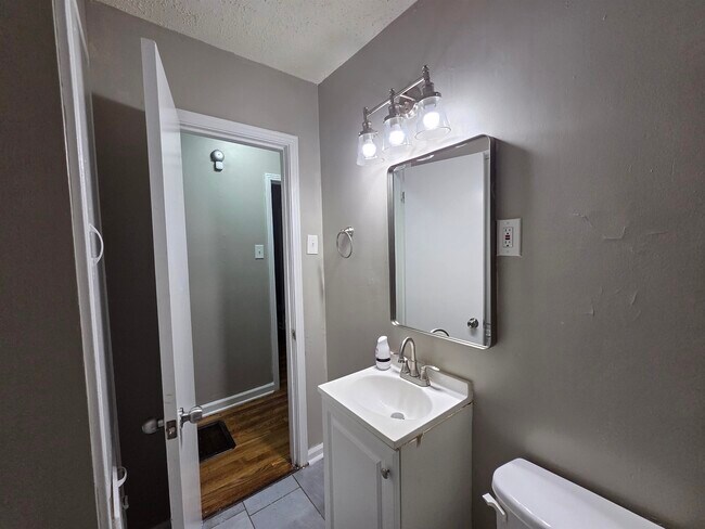 Photo - 1706 Echles St