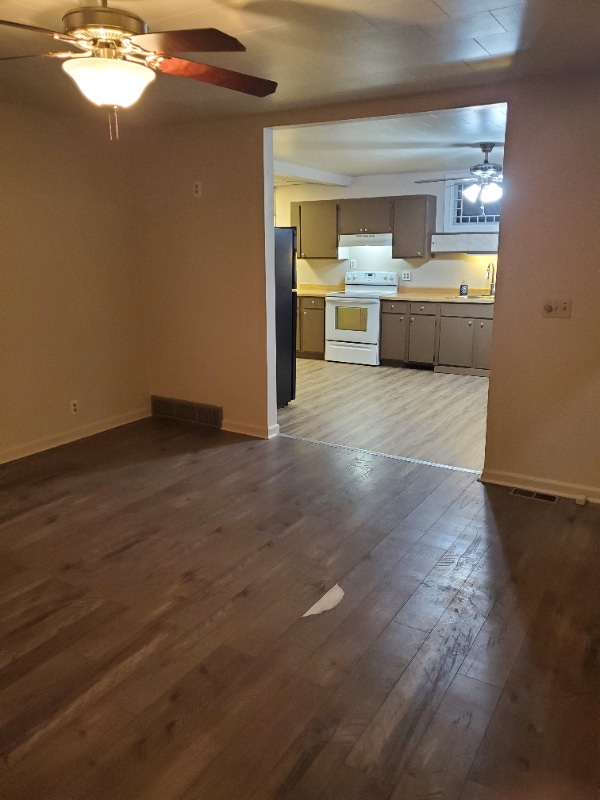 Photo - 207 3rd Ave W