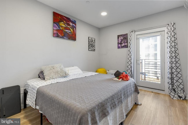 Photo - 102 W Berks St Unidad 205