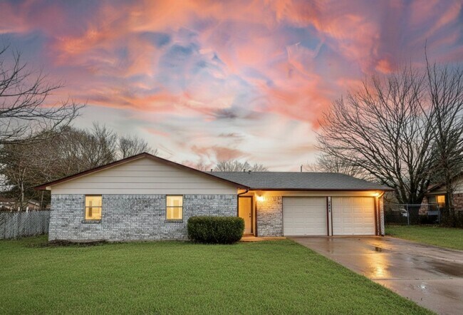 Building Photo - AVAILABLE SOON!