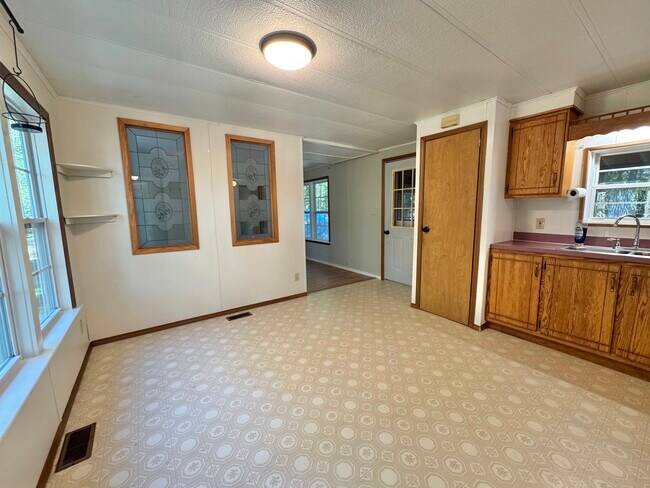 Photo - 24 Oakwood Ln