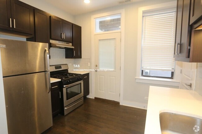 Building Photo - 1946 W Nelson St Unit 2W Rental