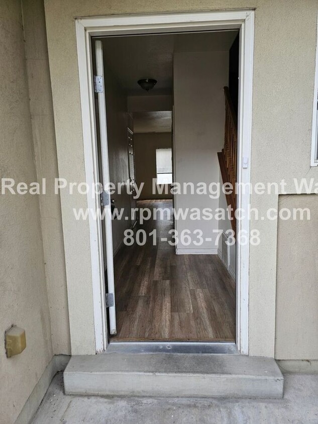 Photo - Come See This 3 Bedroom 2.5 Bathroom Town ...