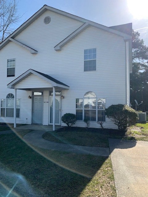 Building Photo - "Charming 2-Bedroom Duplex Retreat with 2.5 Baths in Greenville – Your 1116 Sq. Ft. Sanctuary Awa... Unit B