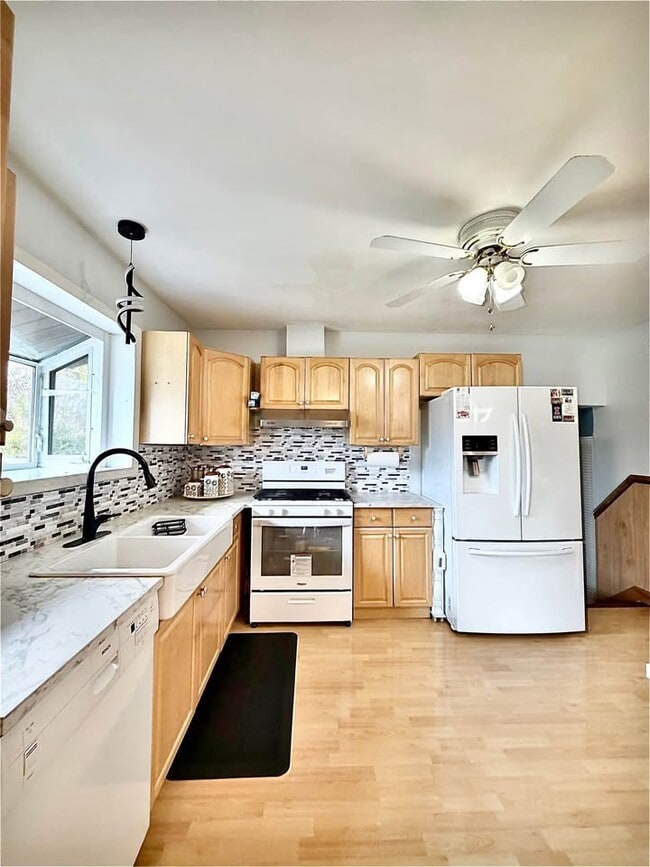 Photo - 1595 Oregon Trl