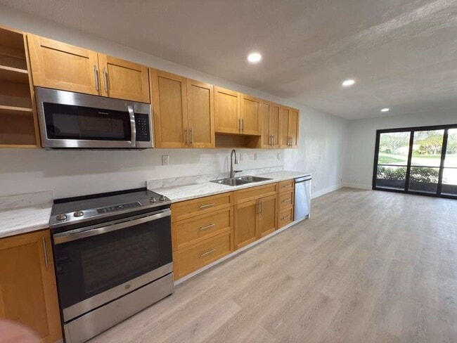 Building Photo - 9001 Jacaranda Ln Unit 107