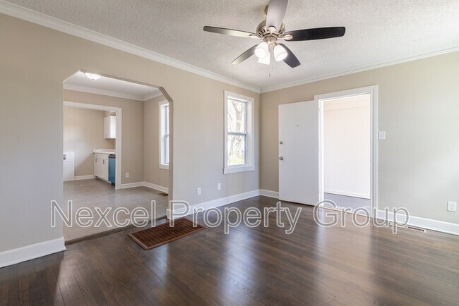 Photo - 1055 University St