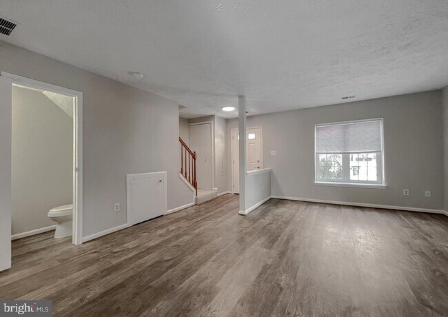 Photo - 4232 Drake Ct