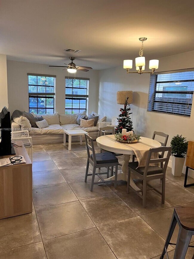 Photo - 2565 NE 182nd St