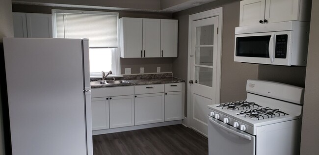2 bedroom 1 bath duplex - 2 bedroom 1 bath duplex Apartamento Unidad 222-1/2 13th Street
