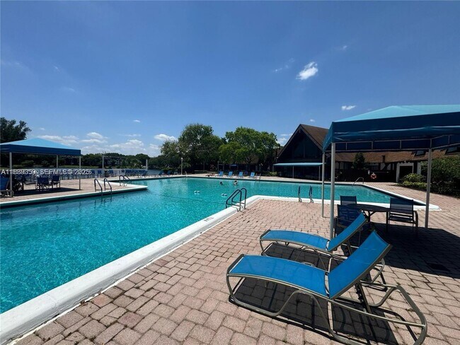 Photo - 3720 Inverrary Dr Unidad 1N