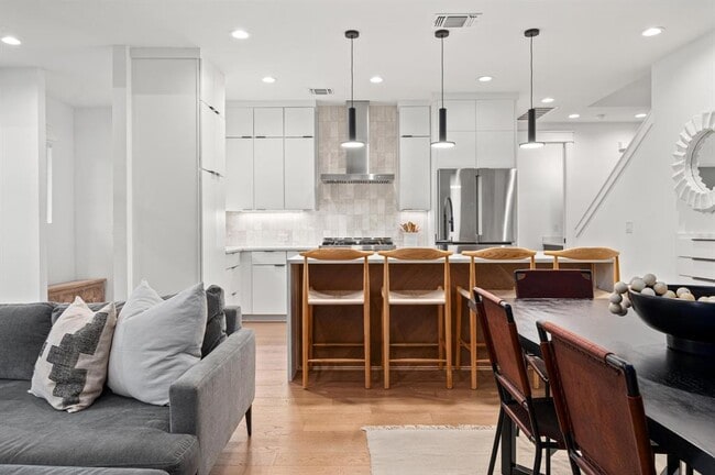 Photo - 2104 E 2nd St