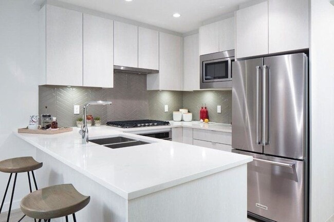 Photo - 621 Regan Av