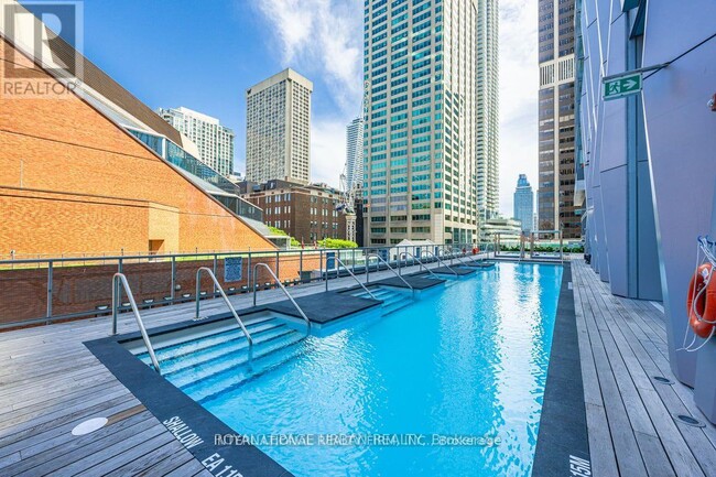 Photo - 1 Yorkville Ave Unit 4212
