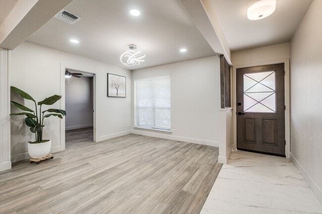 Photo - Updated 3BR Near Medical Center | Quartz Counters | Patio| Easy I-10 Access