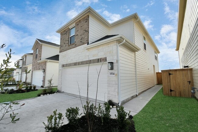 Photo - 1534 Revolution Way