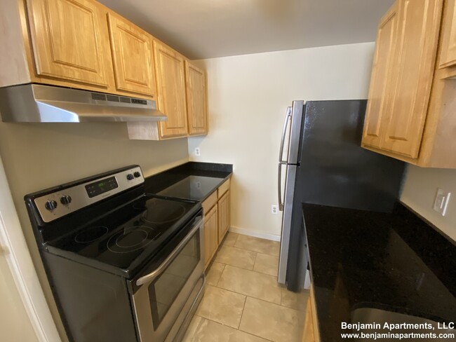 Building Photo - 385 Dorchester St