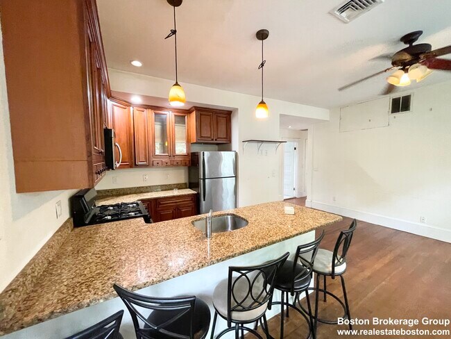 Photo - 112 Hillside St Unit 2