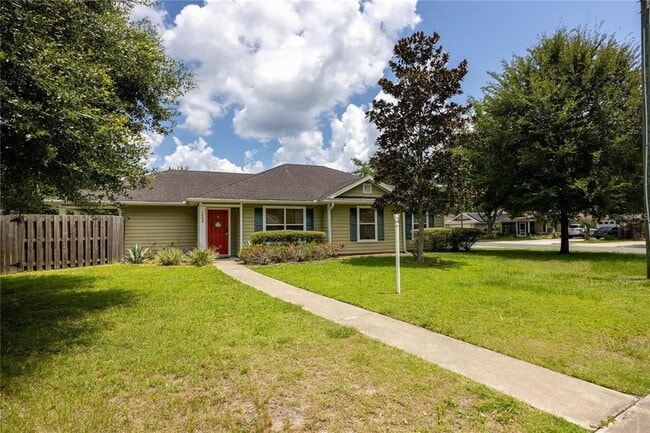 Building Photo - 1608 NE 45th Pl