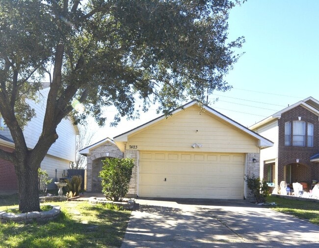 Building Photo - 7423 River Pines Dr