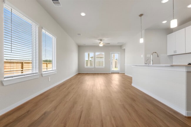 Photo - 251 Charles Rdg Dr