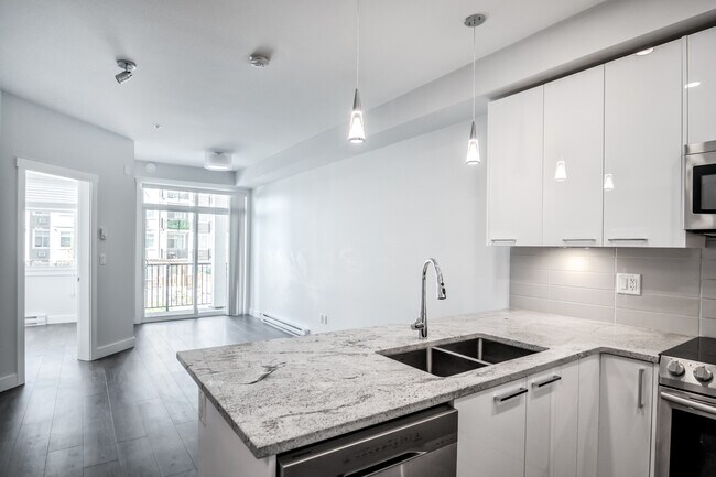 Photo - 20696 Eastleigh Cres Unit 213