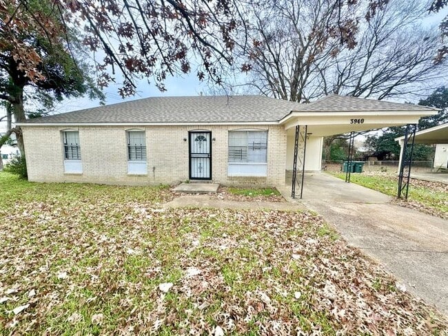 Building Photo - 3940 Schoolfield Rd