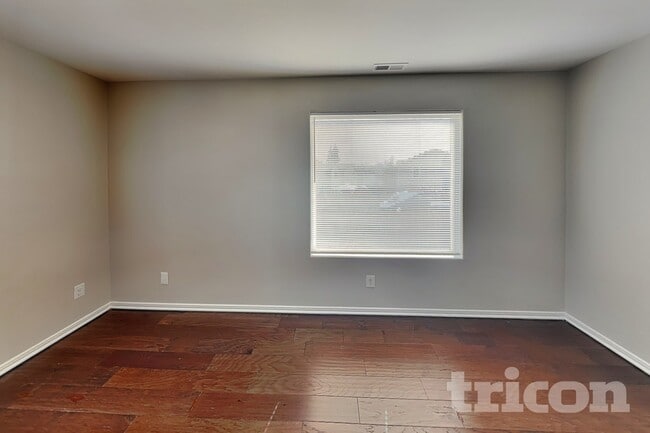 Photo - 1620 203rd St E