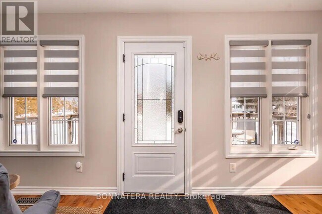 Photo - 687 Innisfil Beach Rd