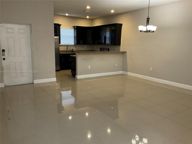 Photo - 798 NE 43rd St