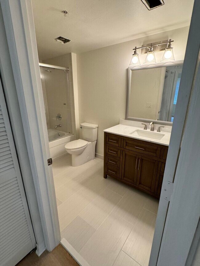 Photo - 6475 Emerald Dunes Dr Unidad 107